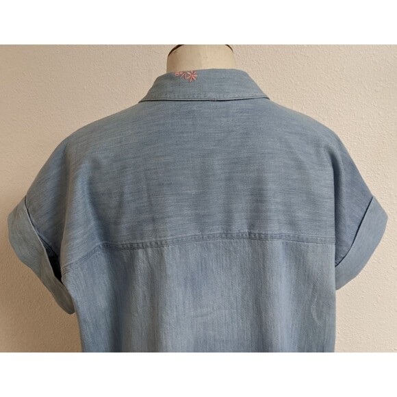 Court & Rowe Blue Chambray Floral Embroidered Short Sleeve Button-Up Shirt M - Picture 7 of 12